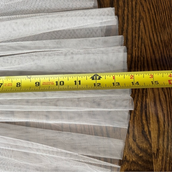 Claire’s White Communion Veil Flower Girl Headband with Pearls & Crystal Flowers - Picture 5 of 8